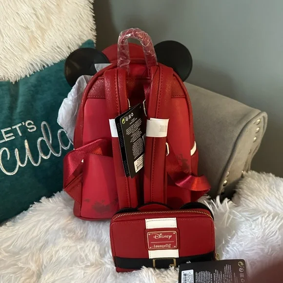 🌲Loungefly Disney Mickey Mouse Christmas Santa Wallet & Backpack🌲 - Picture 8 of 12